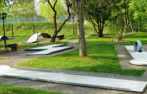Ein Foto des Minigolfs von Freisttet